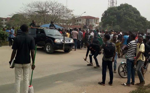 http://www.otowngist.com/2017/02/17/properties-damaged-school-shut-down-as-futo-students-protest-hike-in-fees/